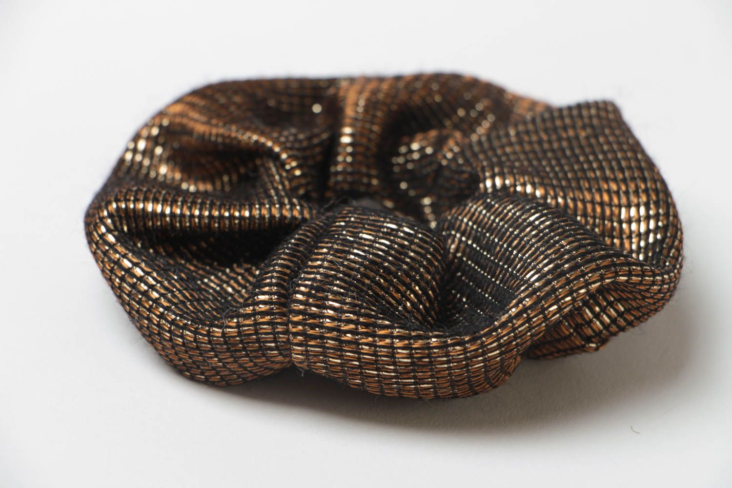 Künstlerischer großer Haargummi handmade Accessoire mit Muster aus Brokat braun foto 3