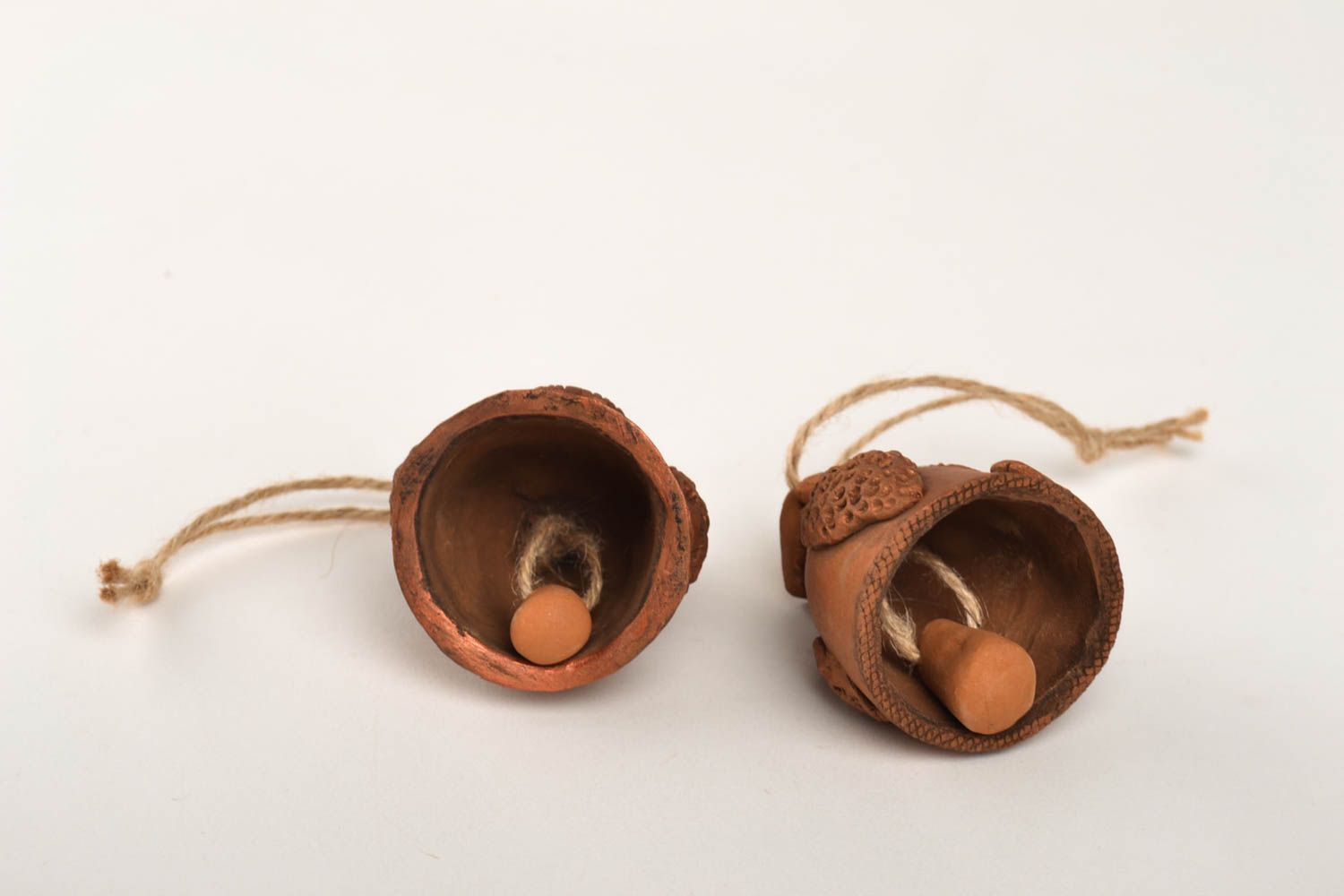 Колокольчики из глины фигурки ручной работы совы глиняные сувениры с шнурочками фото 2