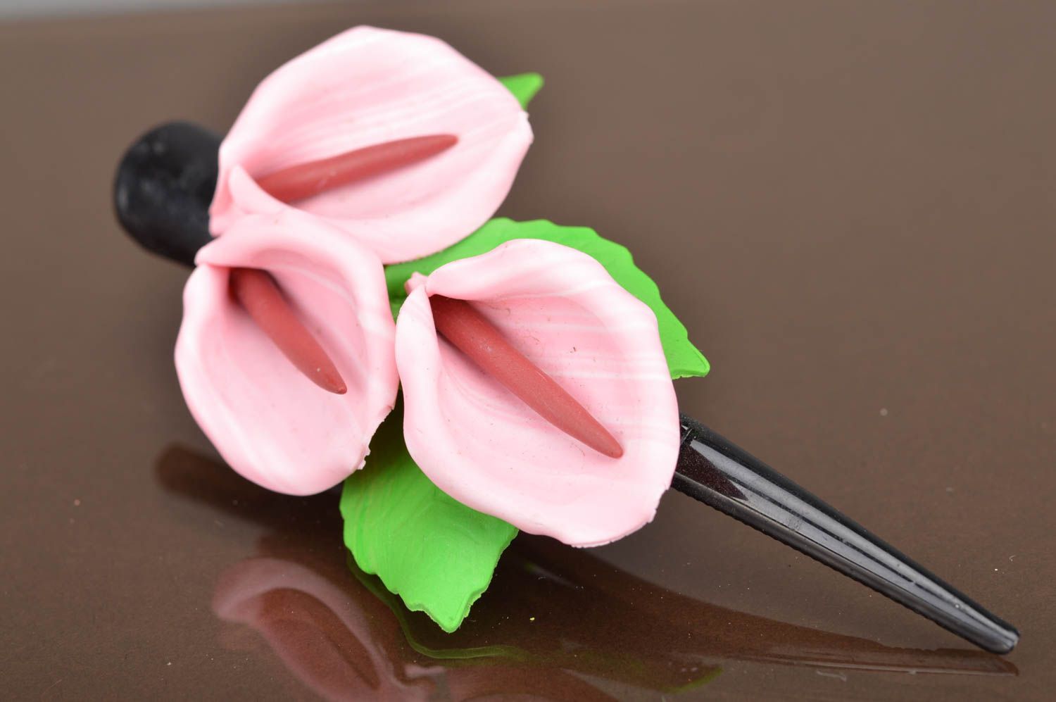 Beautiful homemade polymer clay flower hair clip with pink calla lilies photo 3