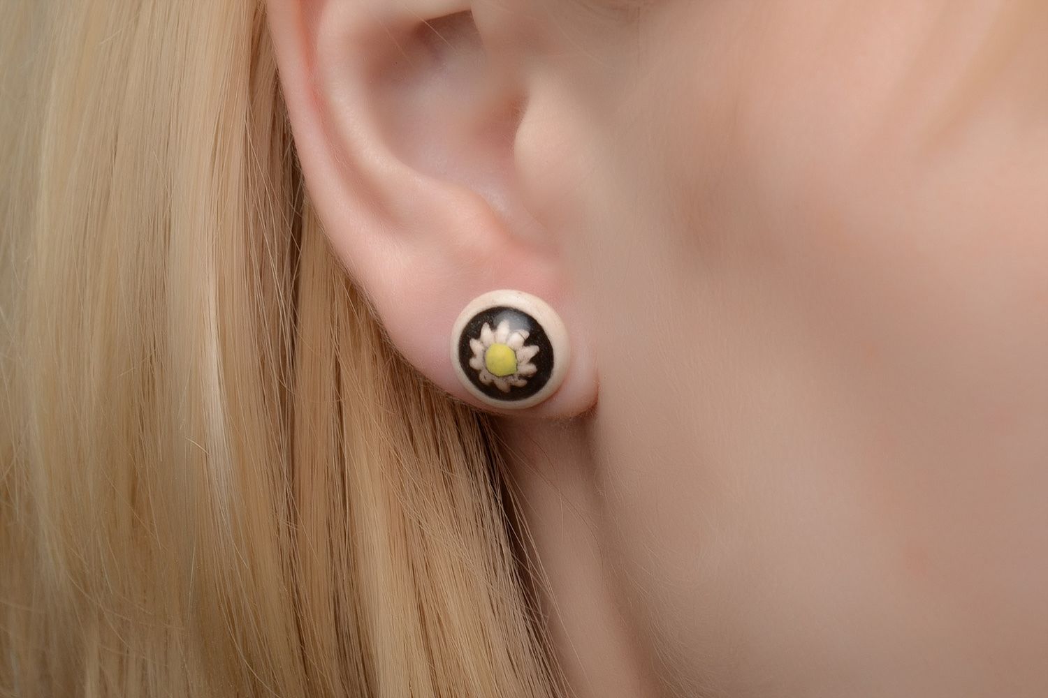 Beautiful women's round stud earrings with flowers hand made of white clay and painted with enamel photo 2