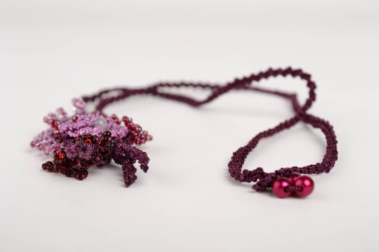 Колье из ниток подарок ручной работы фиолетовый модная бижутерия с цветами фото 3