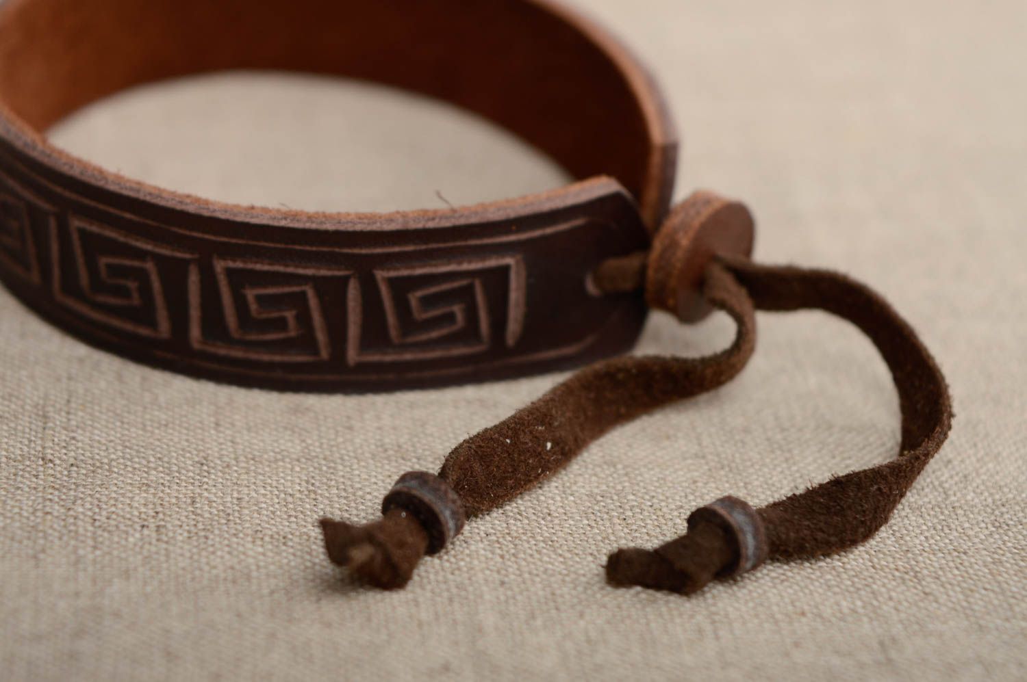 Bracelet en cuir naturel style ethnique fait main original marron Méandre  photo 3