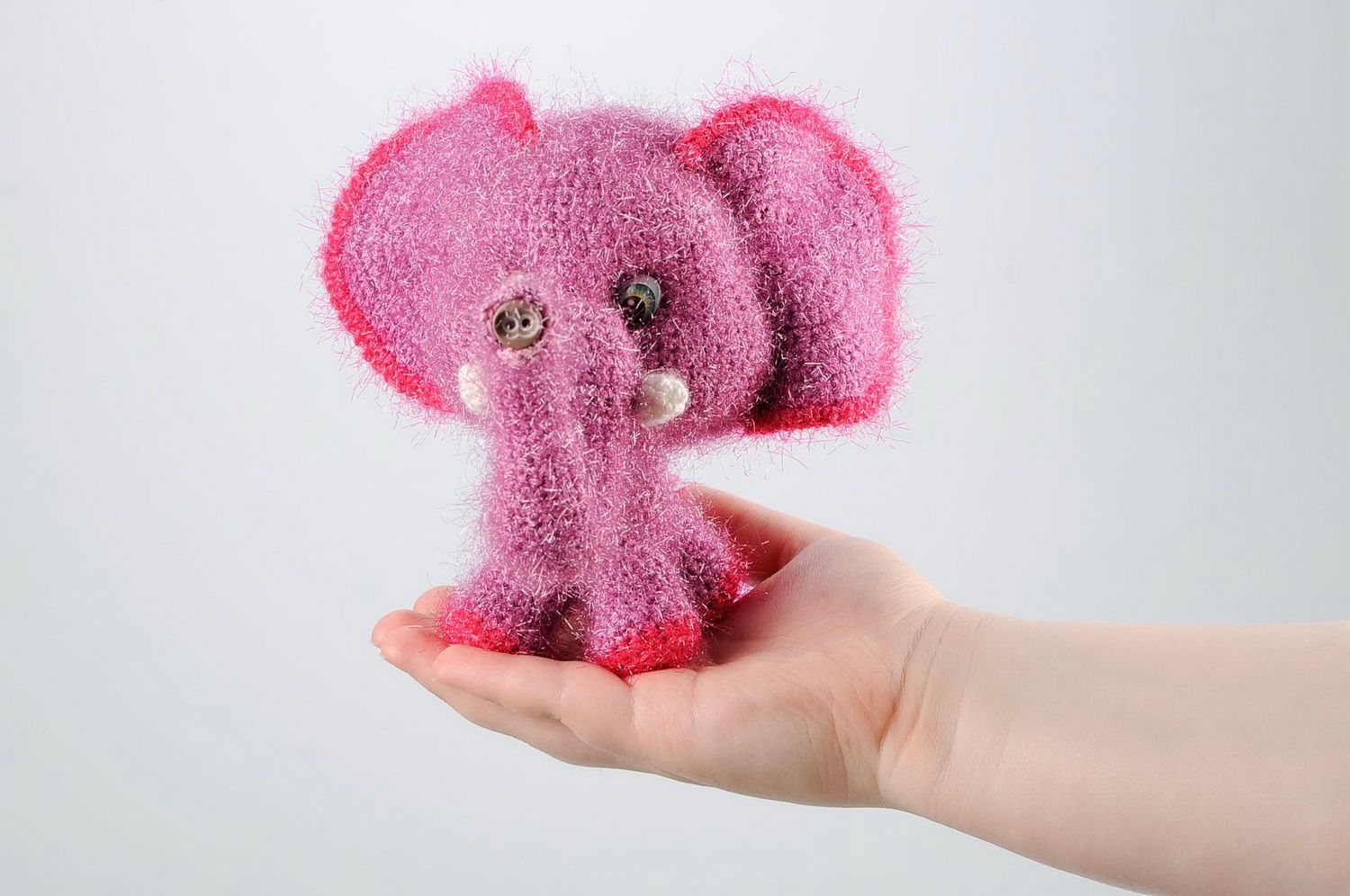 Gestricktes Spielzeug mit Klapper Elefant foto 2