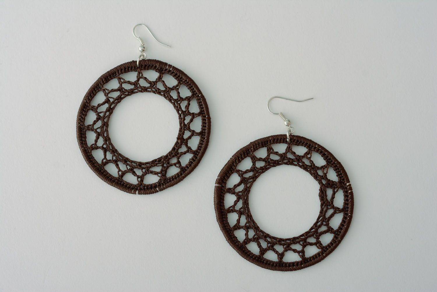 Round woven earrings Chocolate photo 1