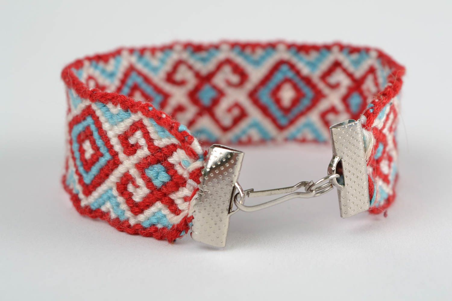 Bracelet tressé en fils en macramé style ethnique à motif géométrique fait main photo 4