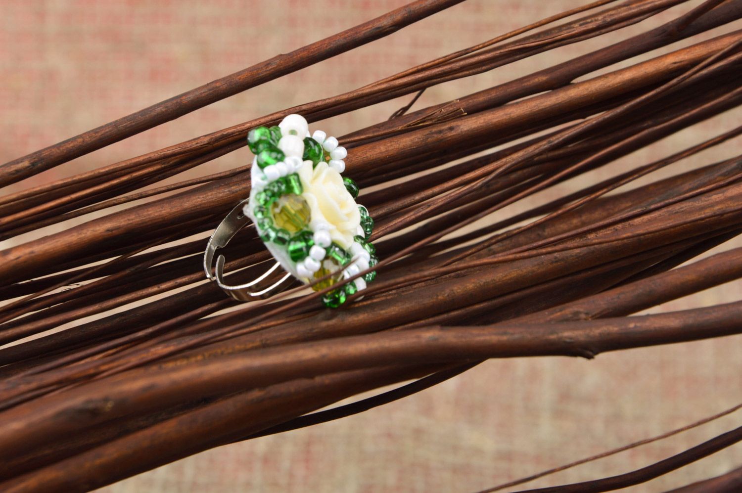 Large handmade green beaded ring with white decorative flower for women photo 3