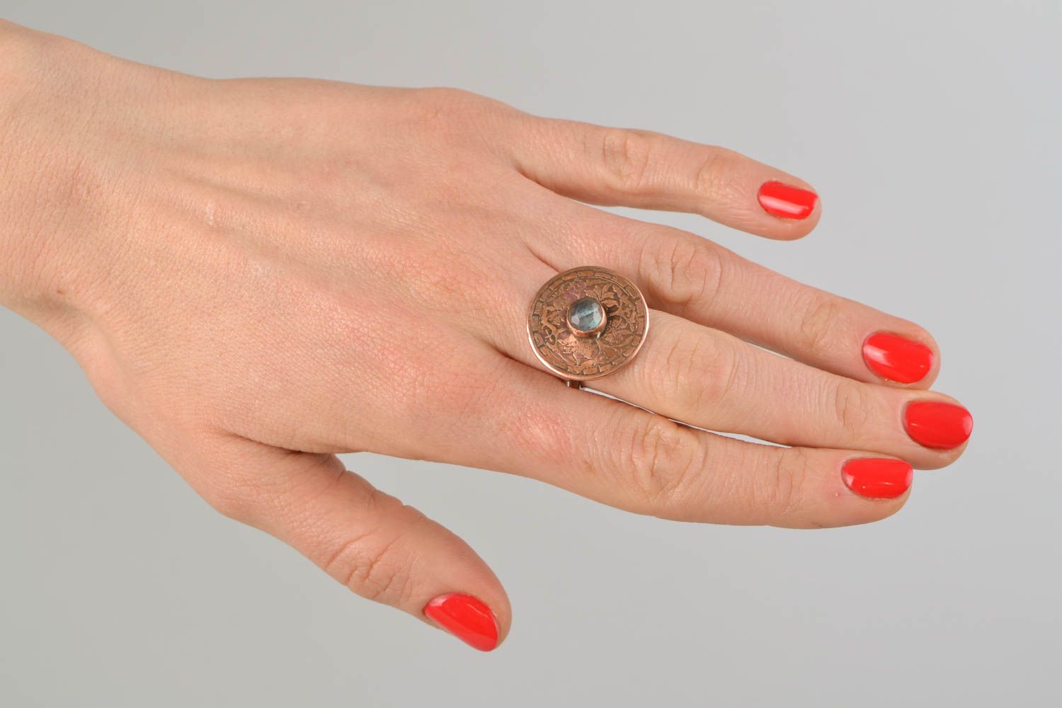 Copper ring with labradorite photo 2