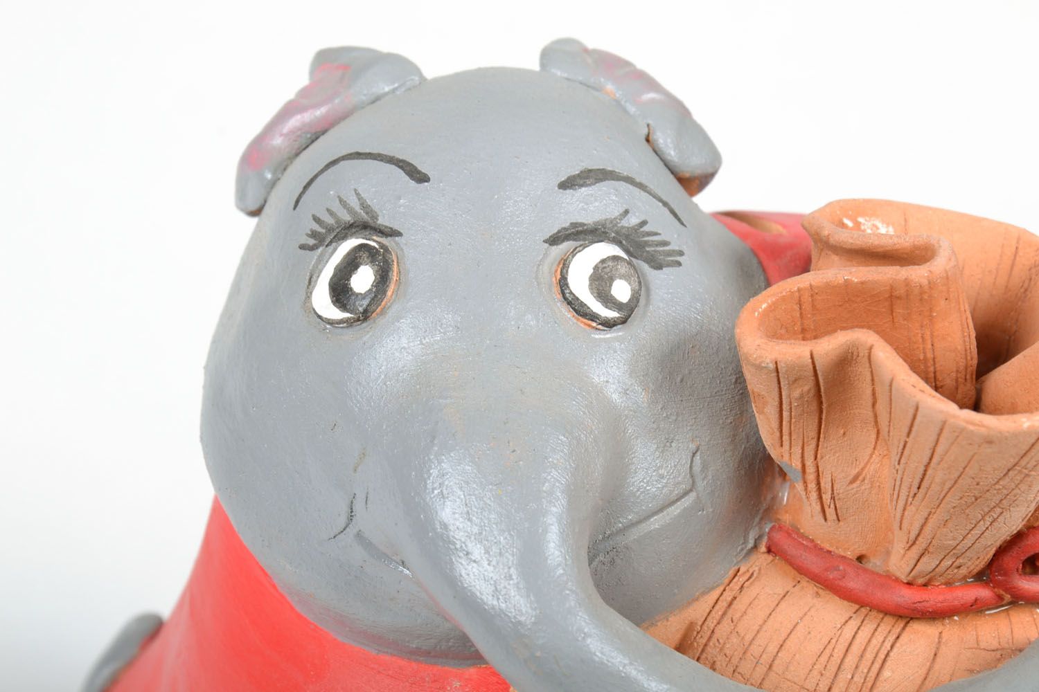 Hucha de cerámica con forma de elefantito foto 3