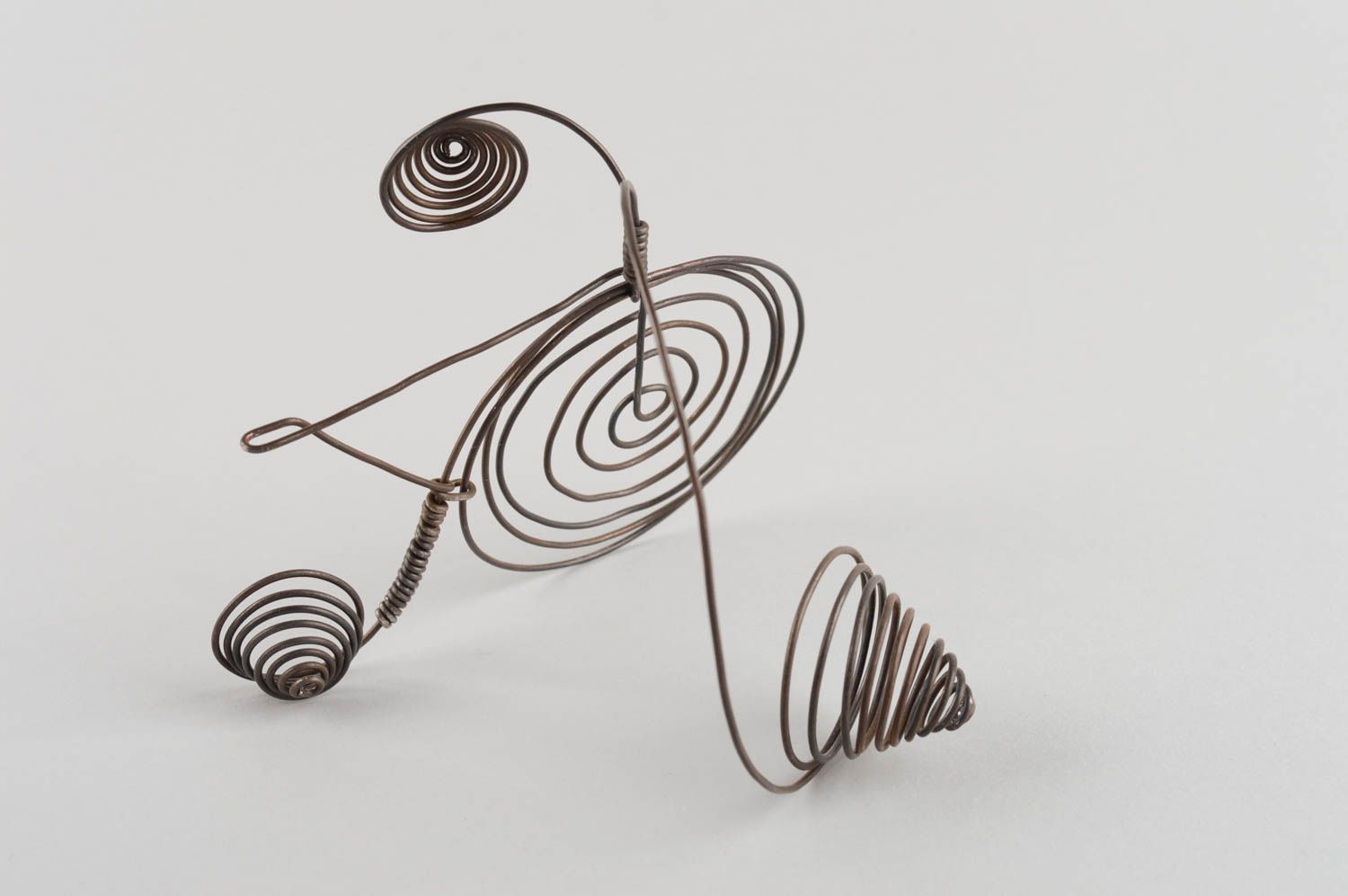 Figura decorativa de alambre de metal original hecha a mano bicicleta  foto 5