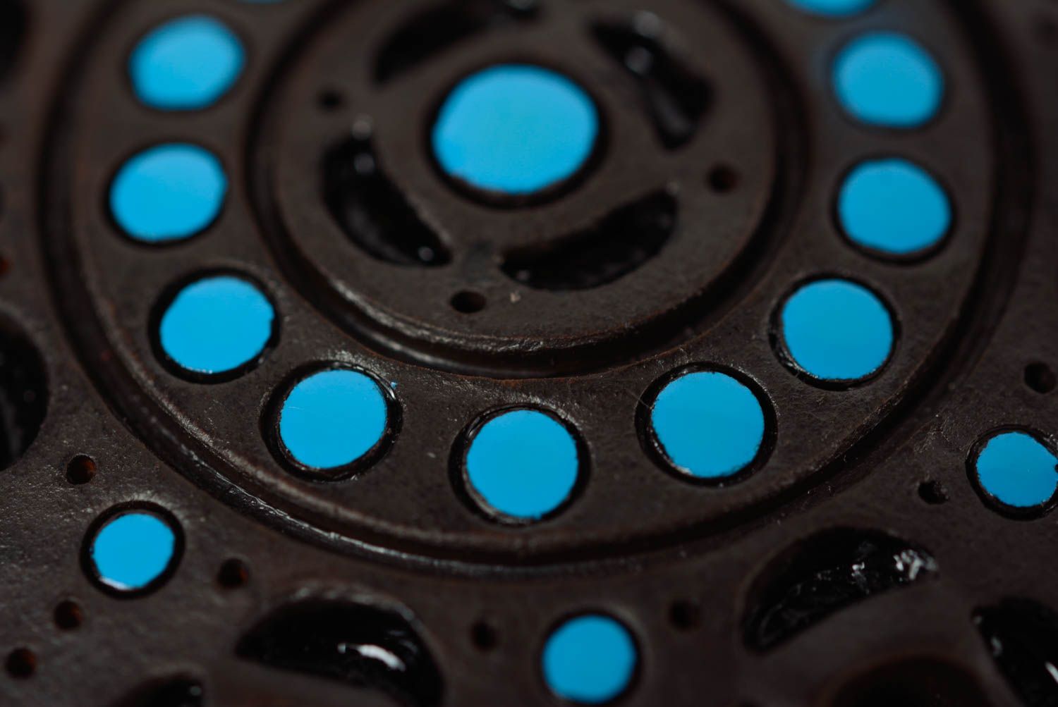 Runder Anhänger aus Ton mit Ornament Bemalung Emaille in Blau Schwarz handmade  foto 4