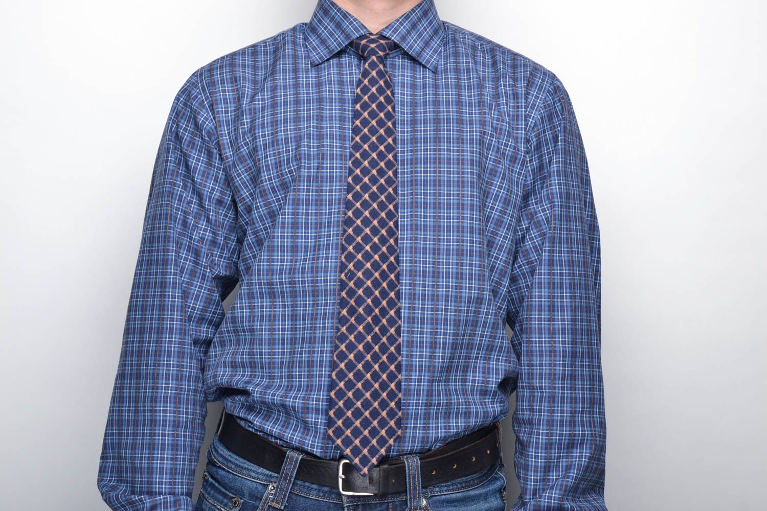 Cravate à carreaux bleu foncé faite main photo 2