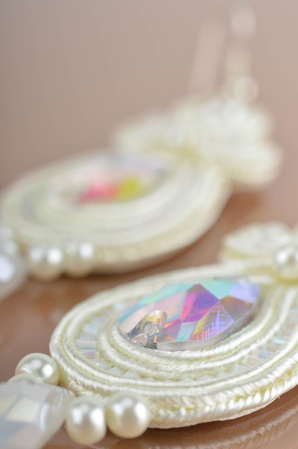 Pendientes de soutache artesanales con cristales bonitos largos elegantes foto 4