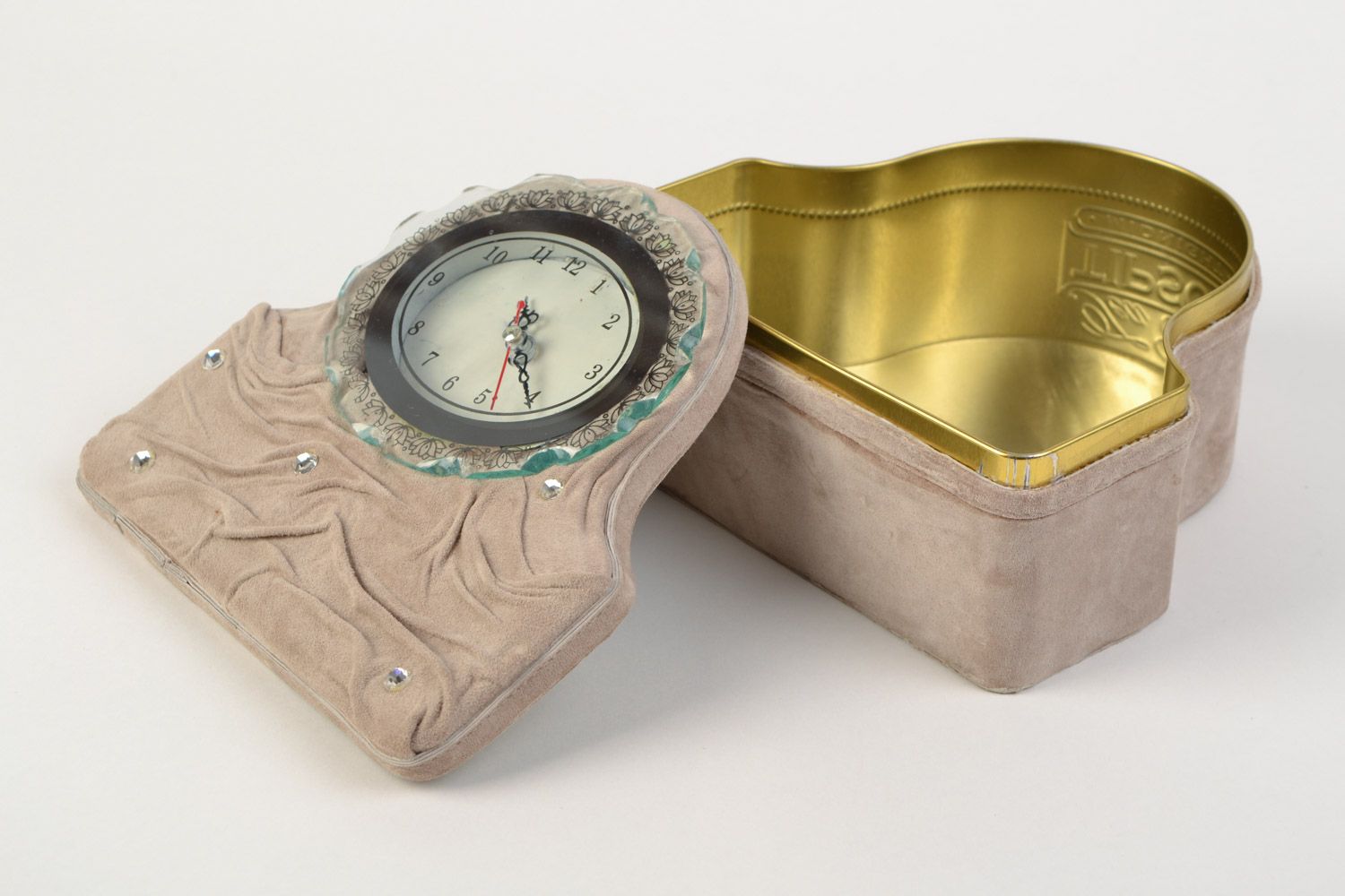 Винтажные часы-шкатулка декорированные замшей ручной работы с кристалами фото 4