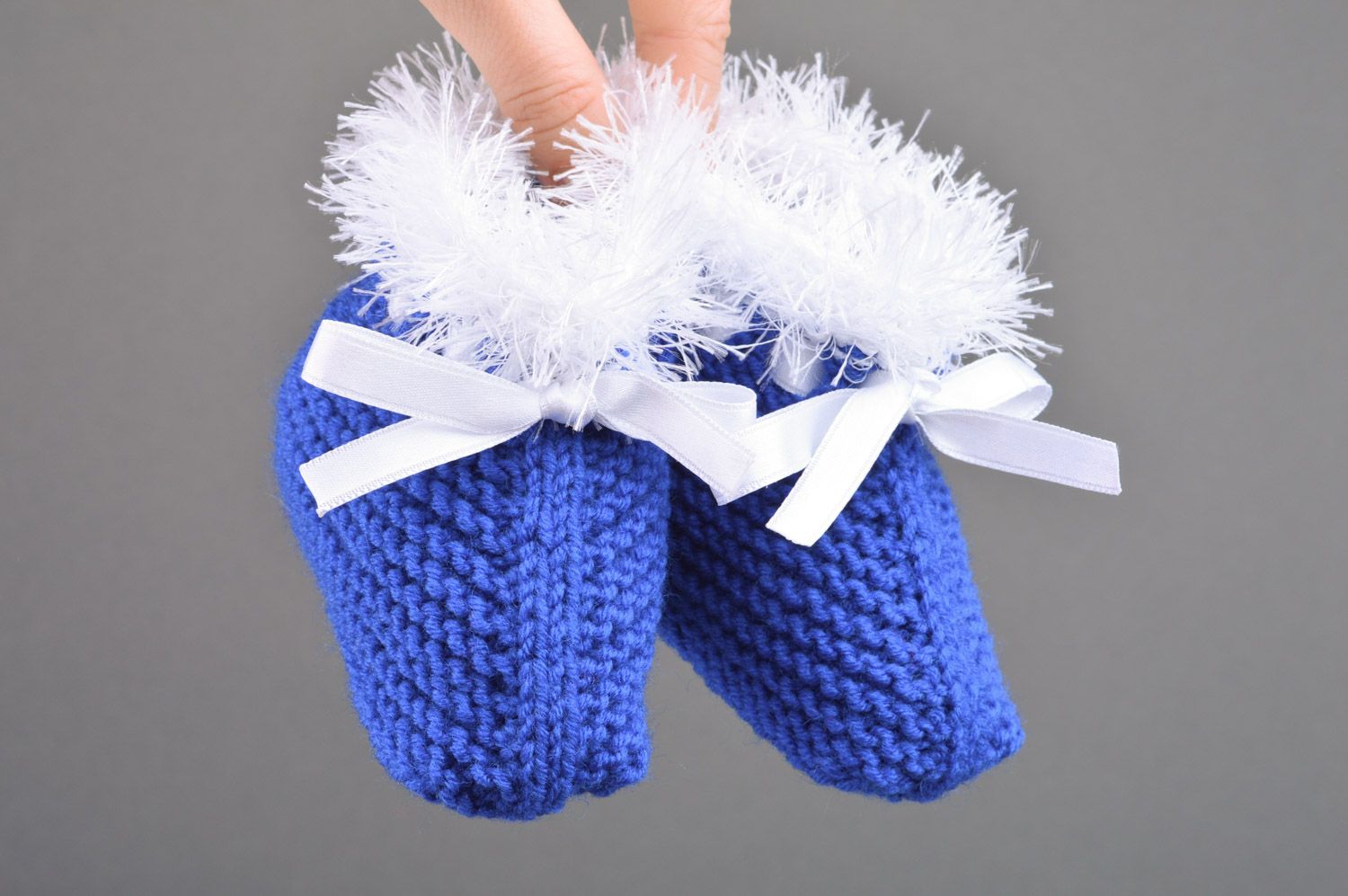 Chaussons de bébé tricotés aux aiguilles faits main chauds bleus originaux photo 3
