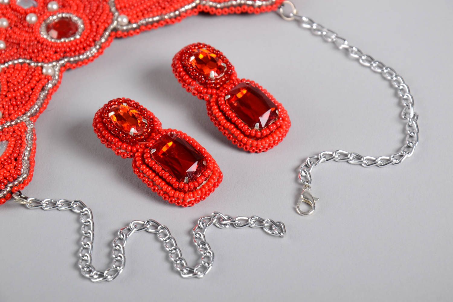 Conjunto de bisutería hecho a mano rojo collar y pendientes accesorio para dama foto 5