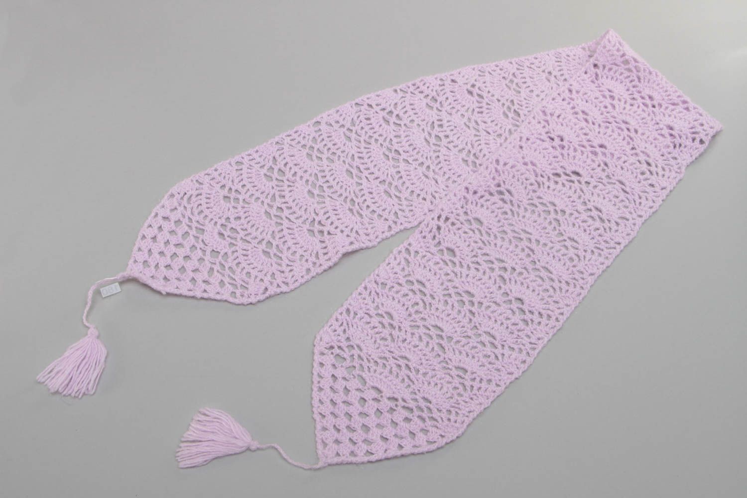 Écharpe tricotée en mohair au crochet rose clair ajourée avec glands faite main photo 2
