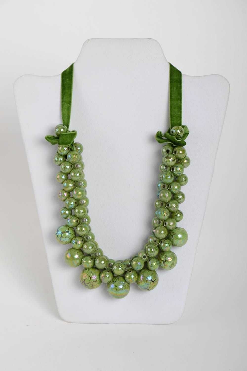 Колье из бусин украшение ручной работы необычное зеленое ожерелье из бусин фото 2