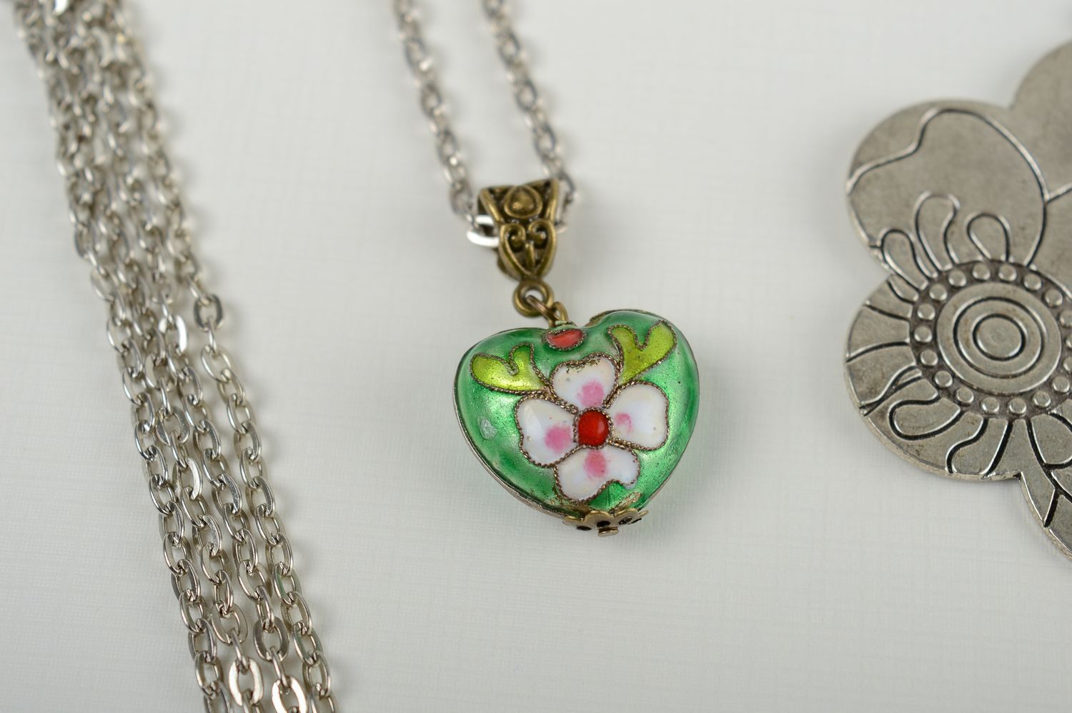 Pendentif coeur Bijou fait main vert à fleurs sur chaîne Cadeau pour femme photo 1