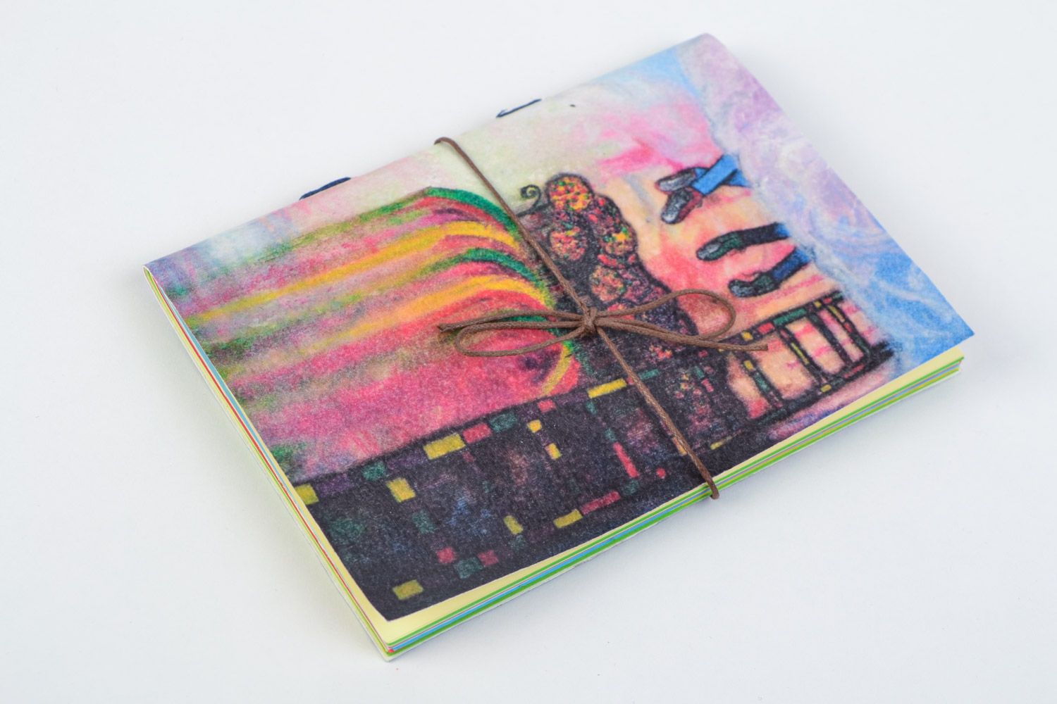 Красивый блокнот с авторским рисунком ручной работы с цветными листами фото 1
