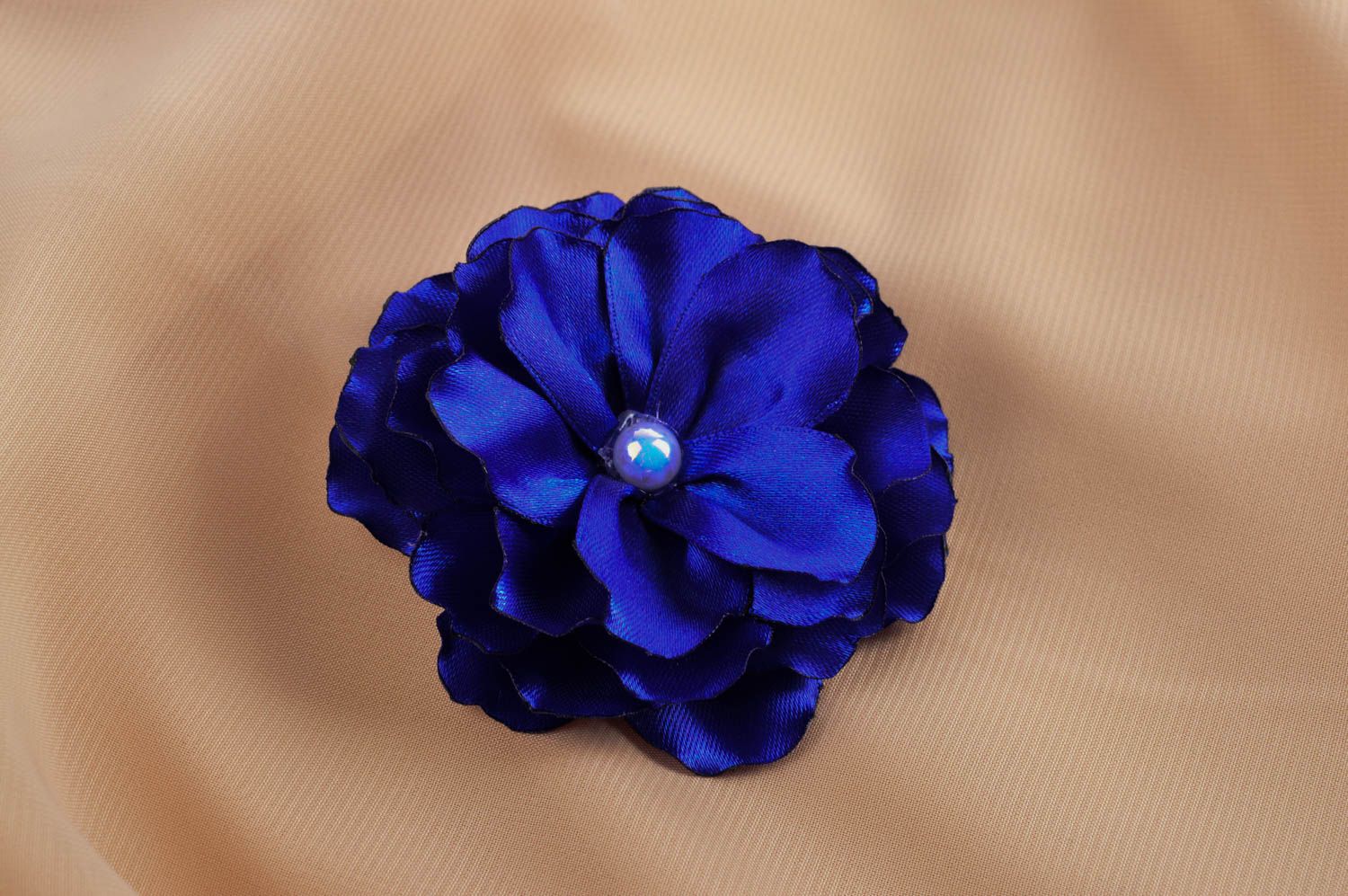 Pince cheveux fleur bleue faite main en satin Accessoire cheveux enfant photo 5