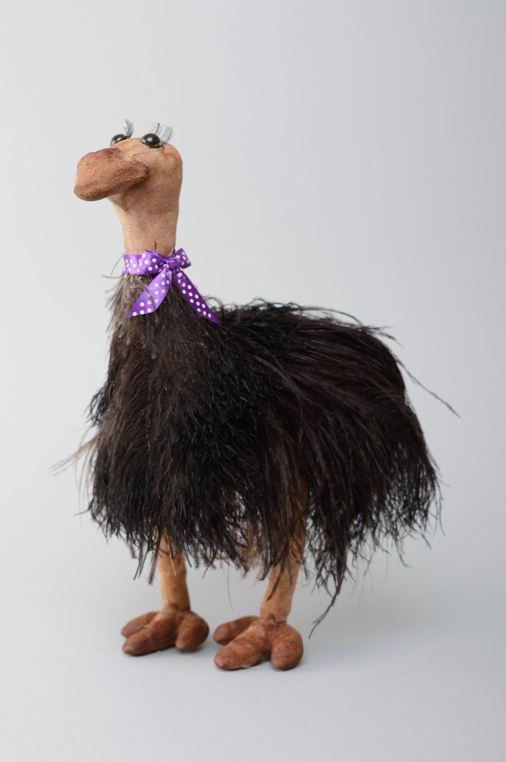Мягкая игрушка ручной работы в виде страуса фото 1