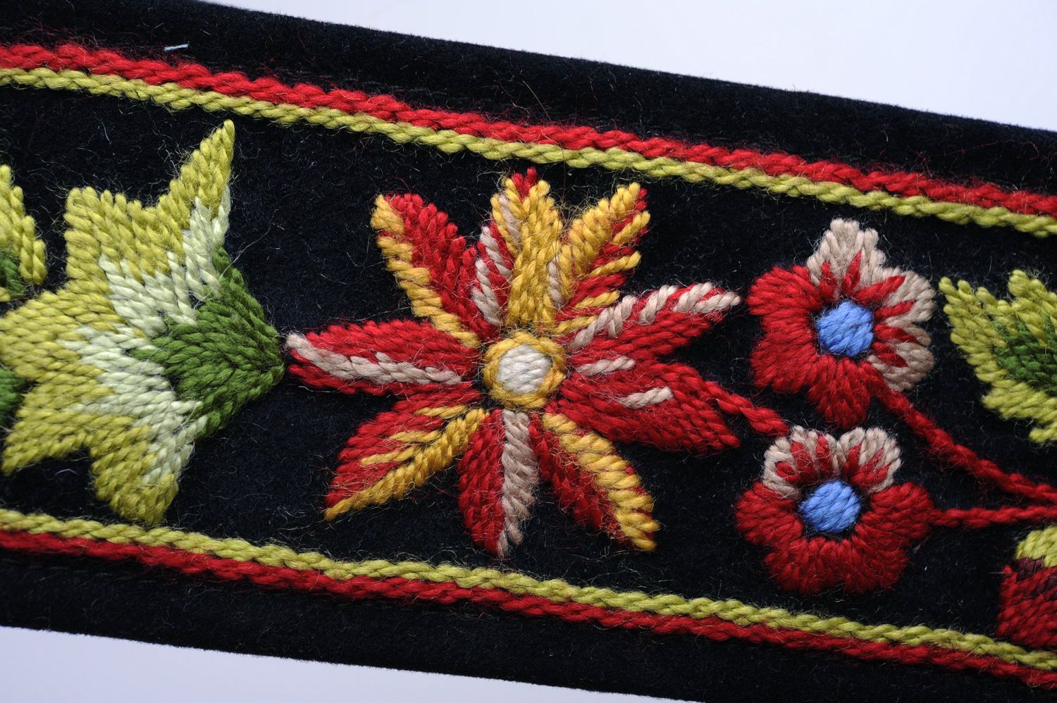 Velvet belt with hand embroidery photo 4