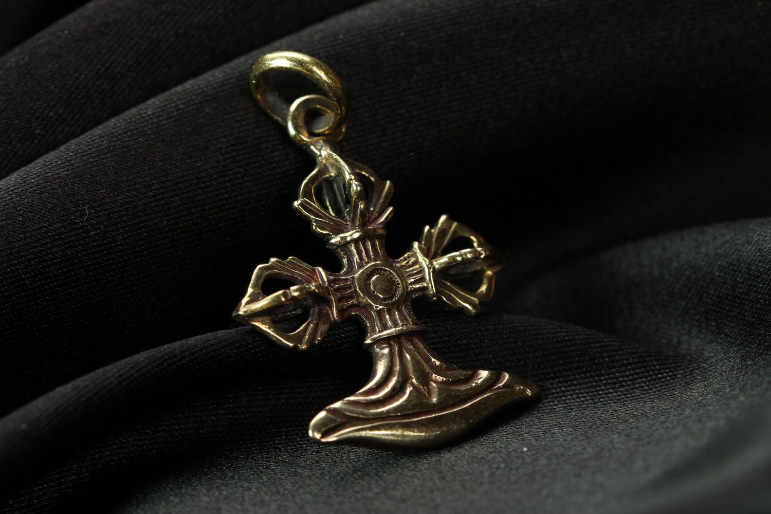 Нательный крест из бронзы фото 1