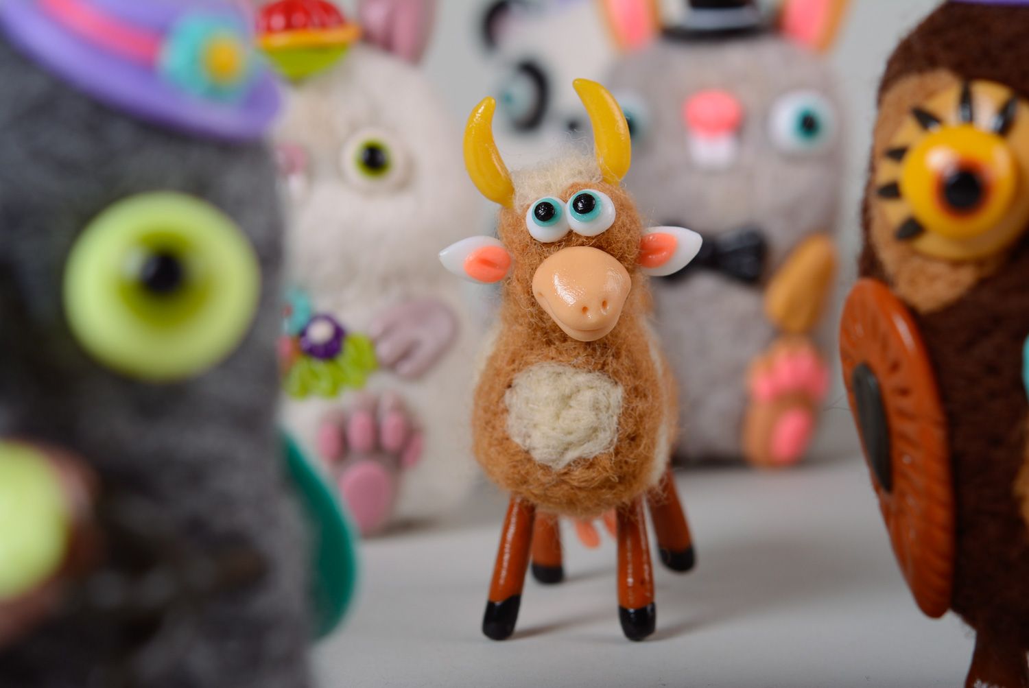 Muñeco de fieltro de lana natural hecho a mano juguete para niños decorativo  foto 4