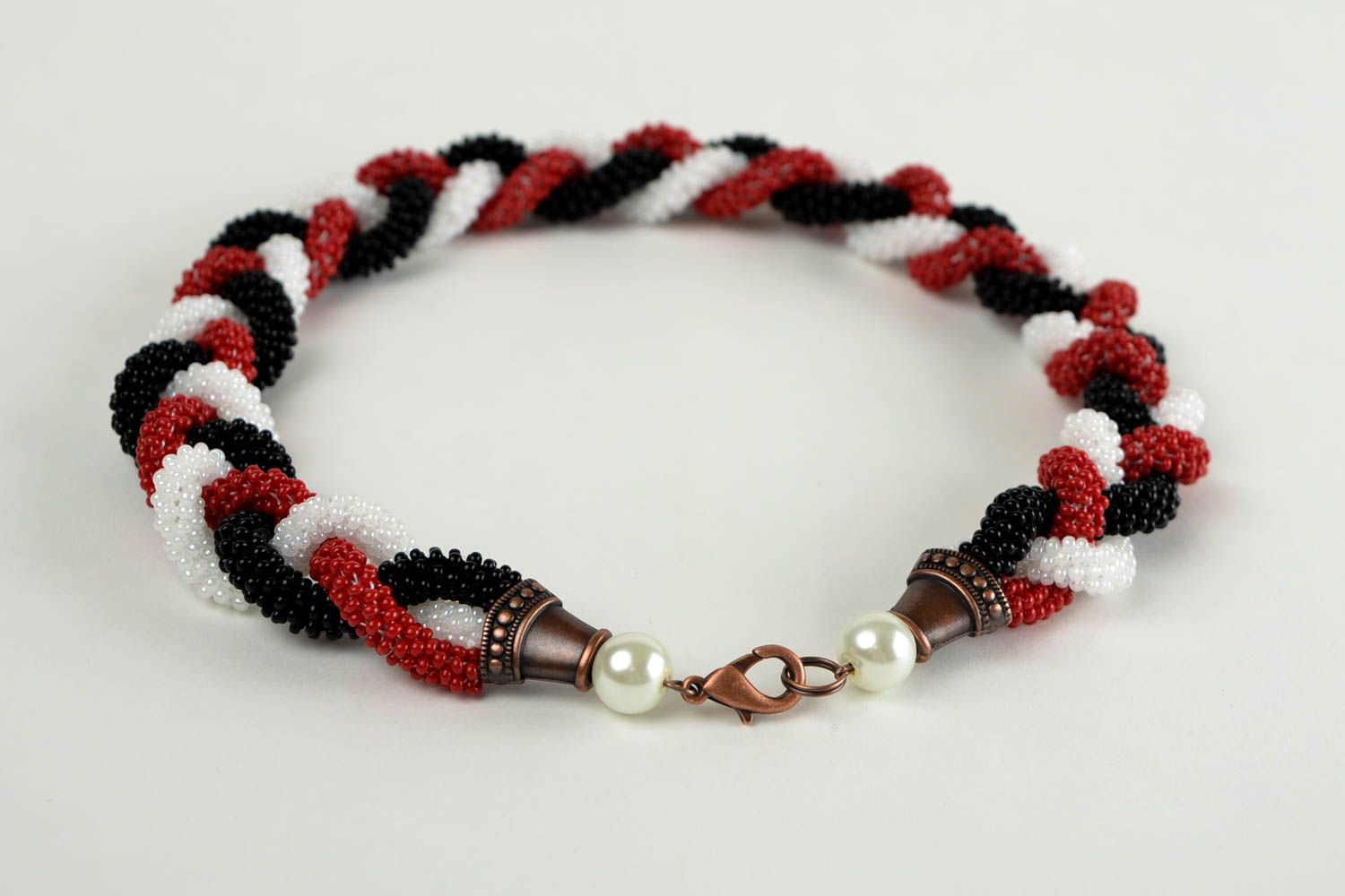 Collier spirale Bijou fait main perles de rocaille rouge noir blanc Cadeau femme photo 5