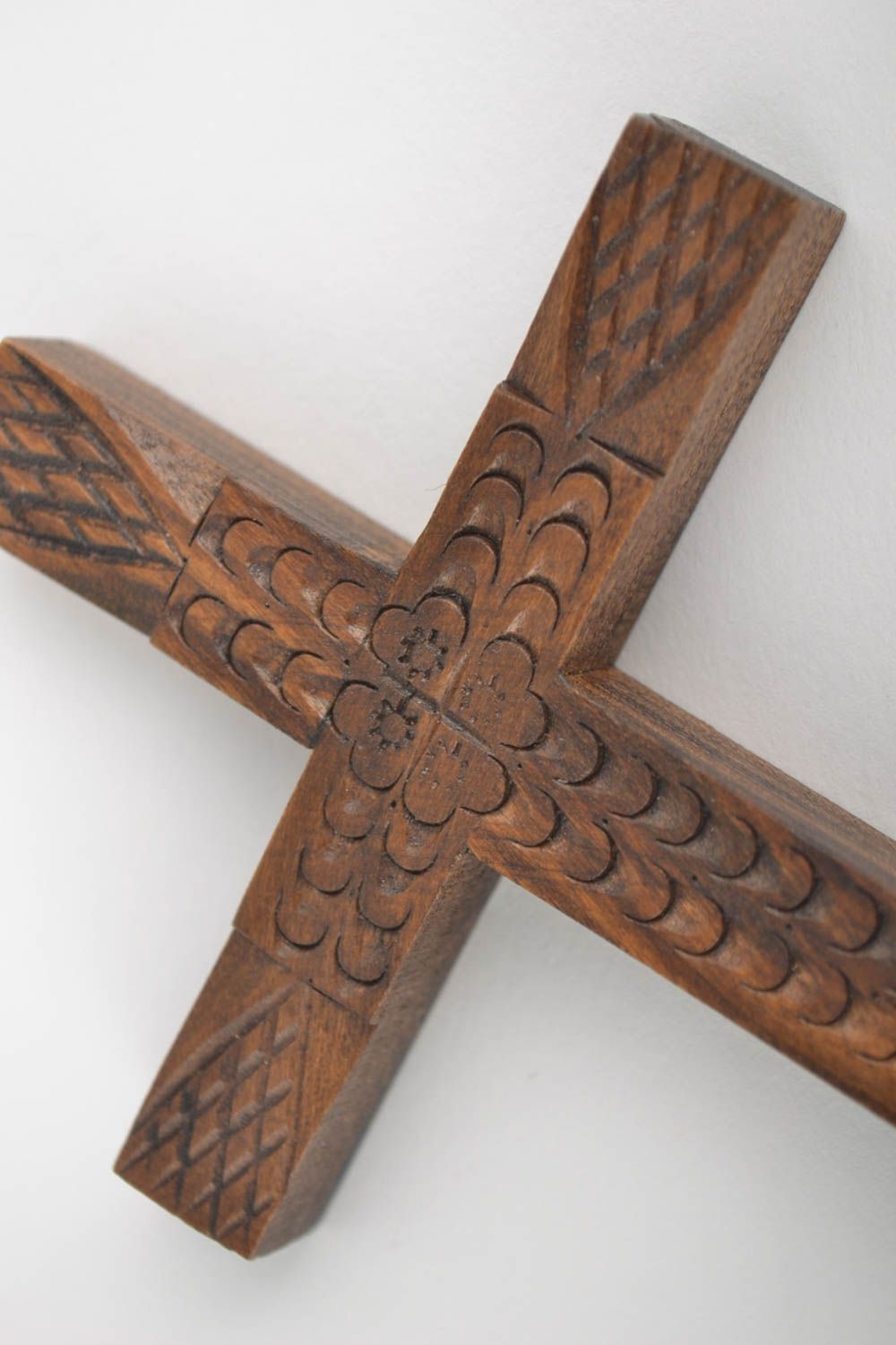 Handmade geschnitztes Kreuz christlicher Schmuck Wanddeko aus Holz Geschenk  foto 2