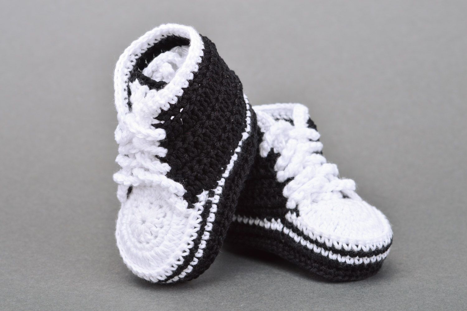 Handmade crochet baby booties in black and white colors with shoelaces photo 5