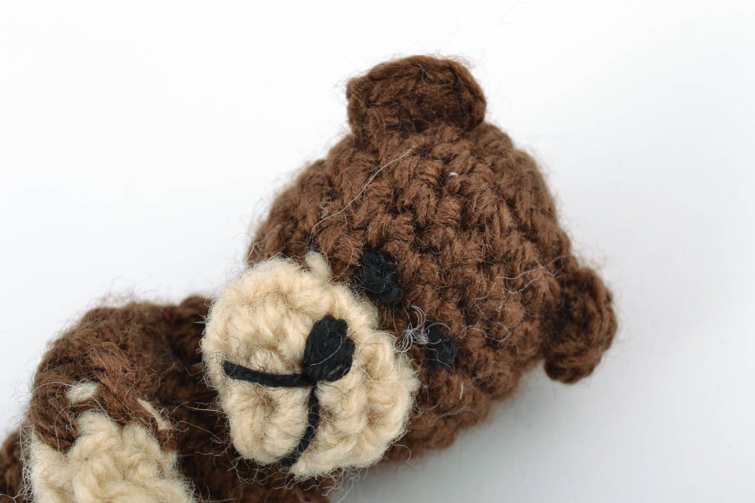Marionnette à doigts ourson brun tricotée théâtre pour enfant faite main  photo 3