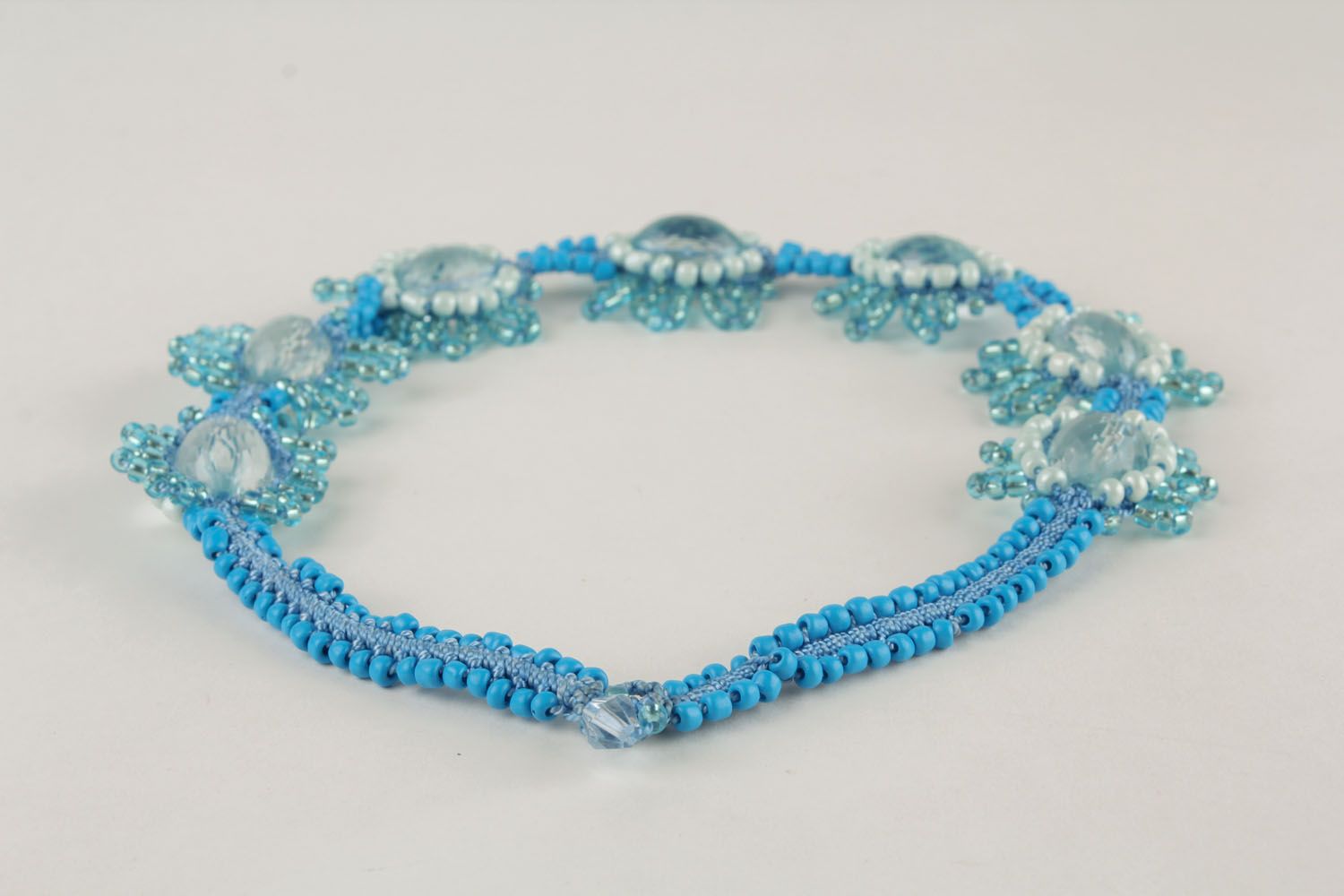 Голубое ожерелье в техниках макраме и анкарс фото 3