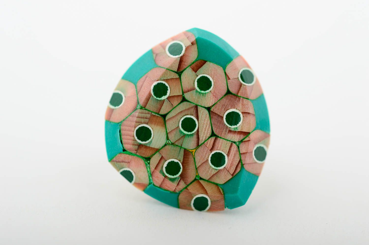 Перстень ручной работы кольцо из карандашей зеленое большое стильное кольцо фото 3