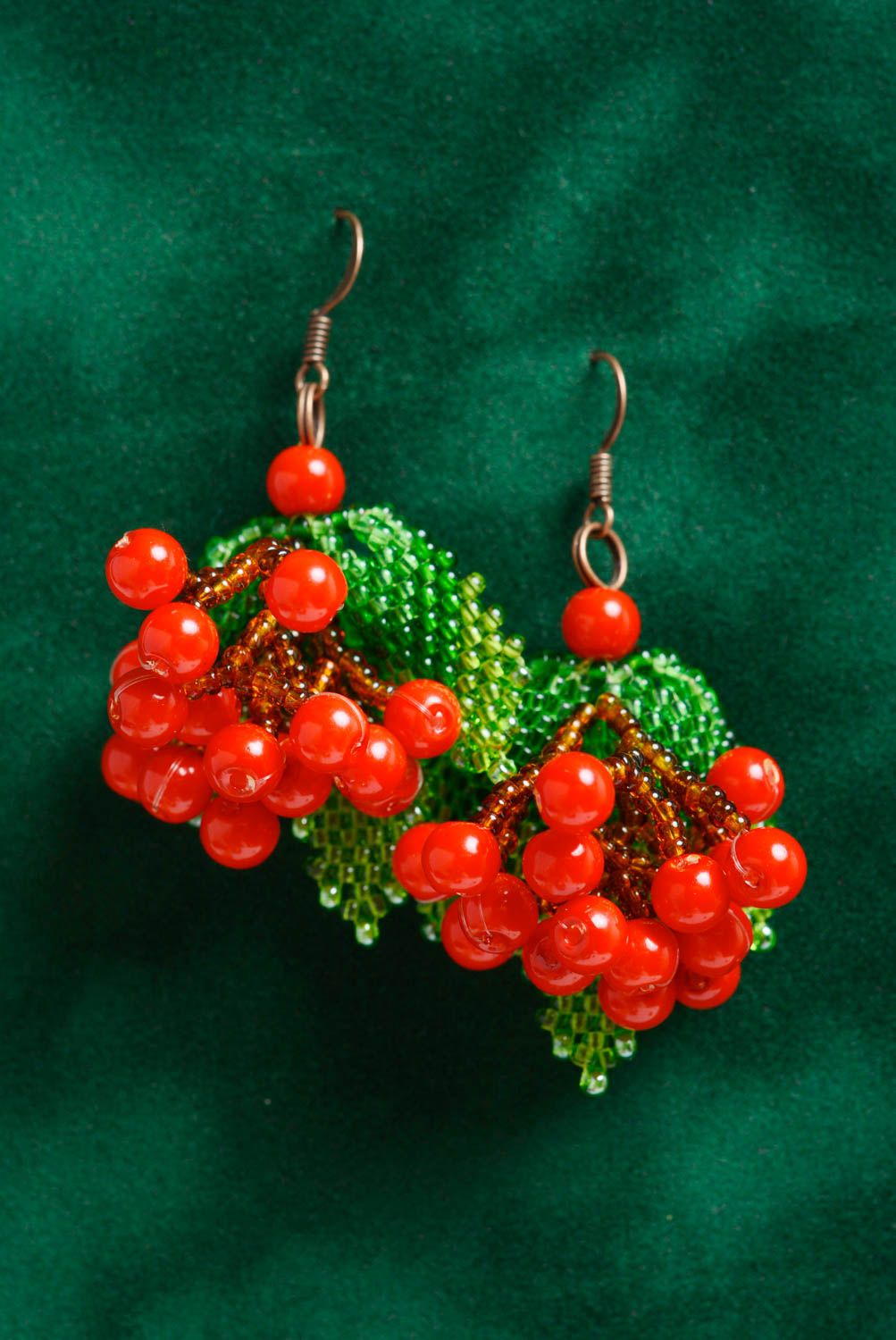 Boucles d'oreilles artisanales en perles de rocaille faites main Sorbes rouges photo 1