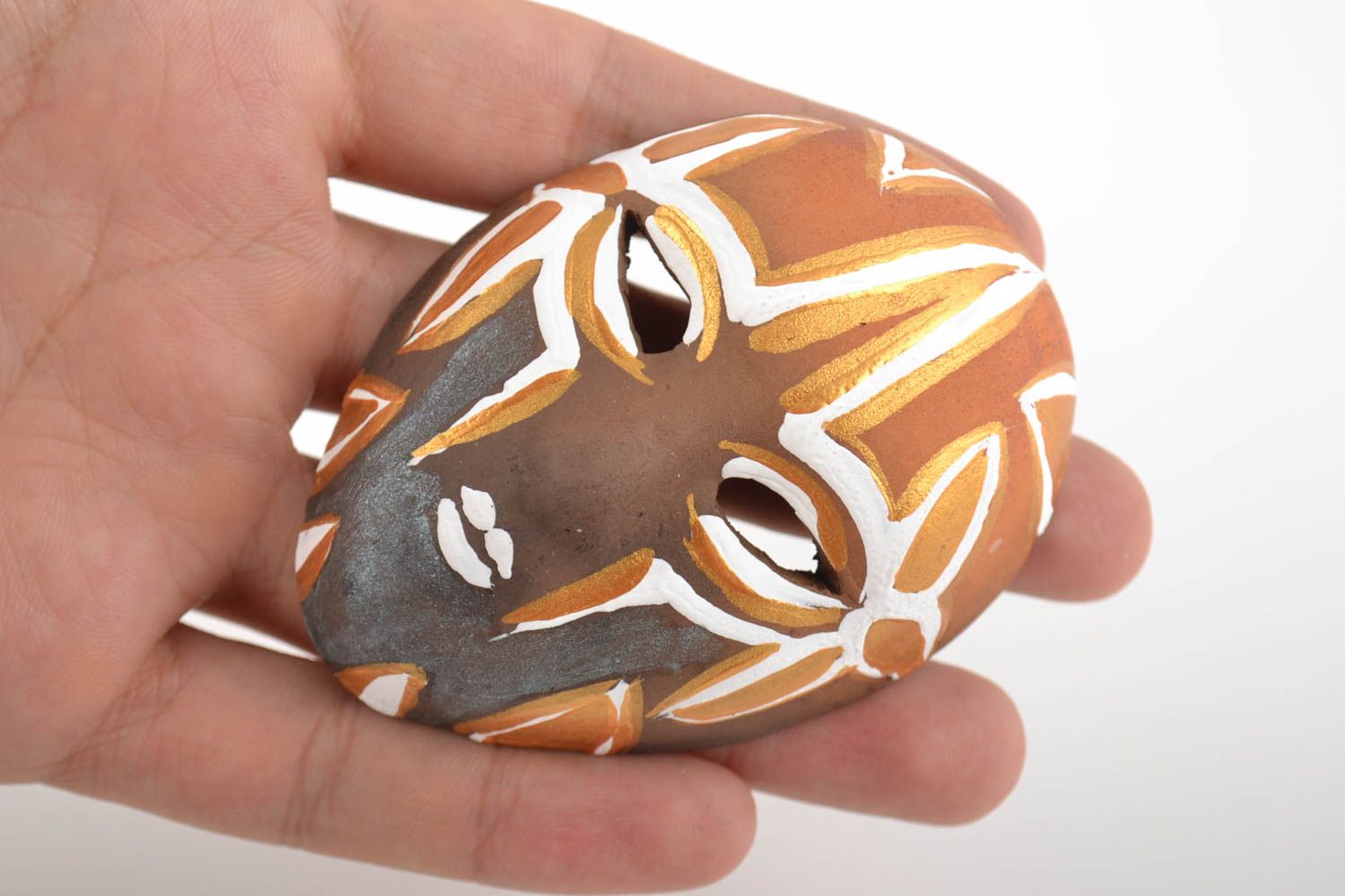 Masque miniature à suspendre en argile peint de couleurs acryliques fait main photo 2