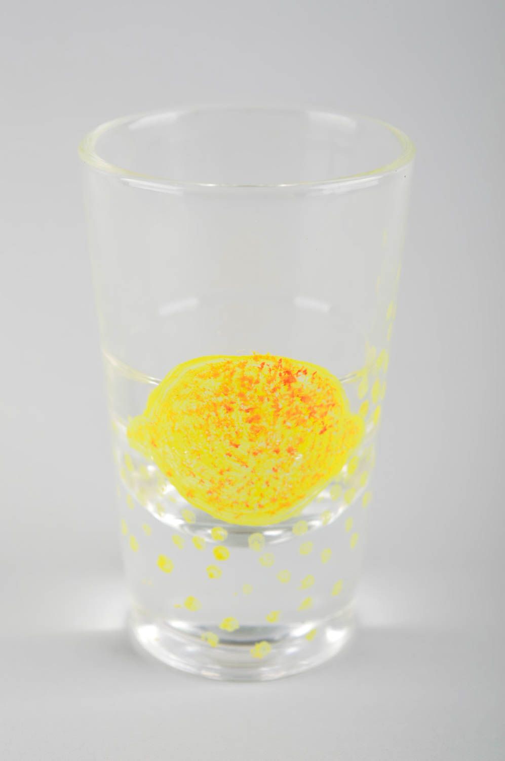 Petit Verre shooter fait main avec peinture jaune Vaisselle en verre design photo 2