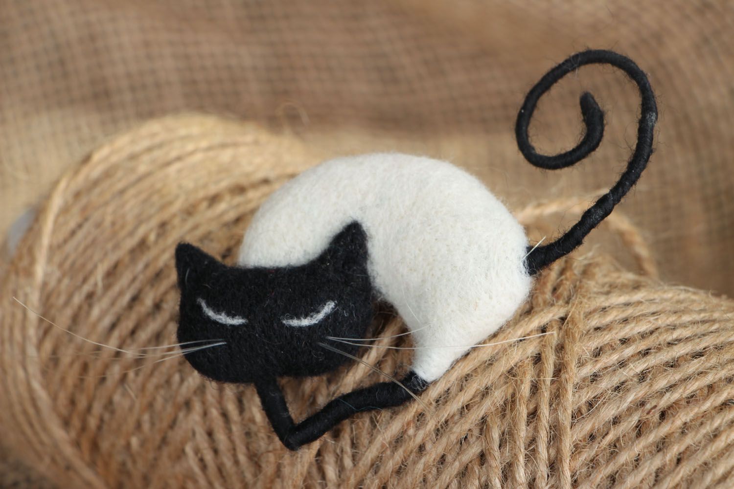 Felted wool brooch Siamese Cat photo 5