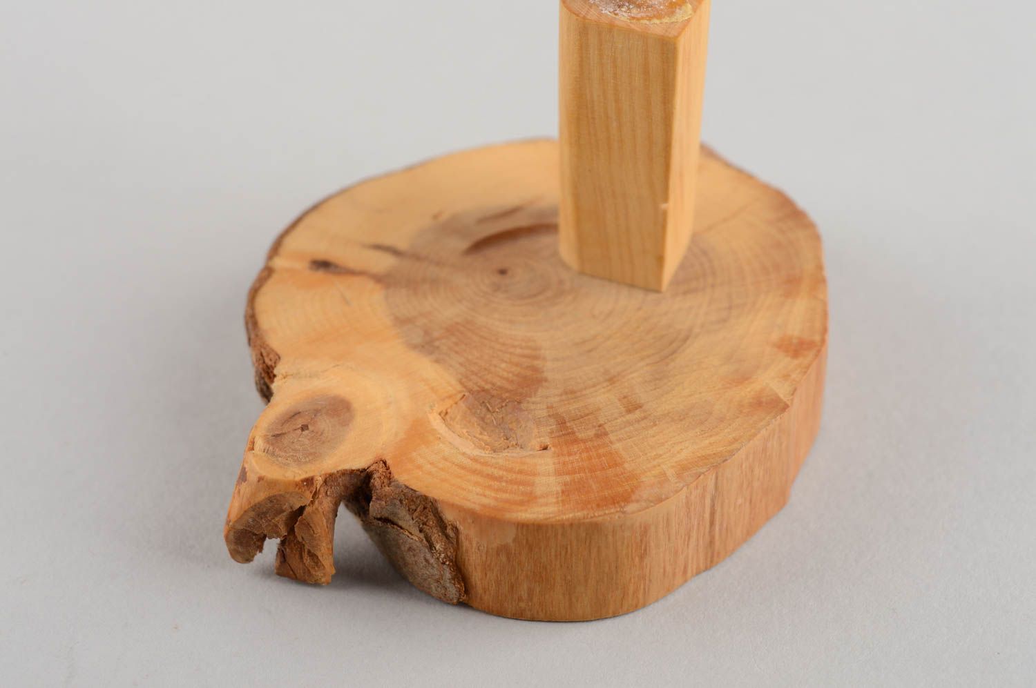 Figura de madera artesanal original de material natural para decorar casa foto 4