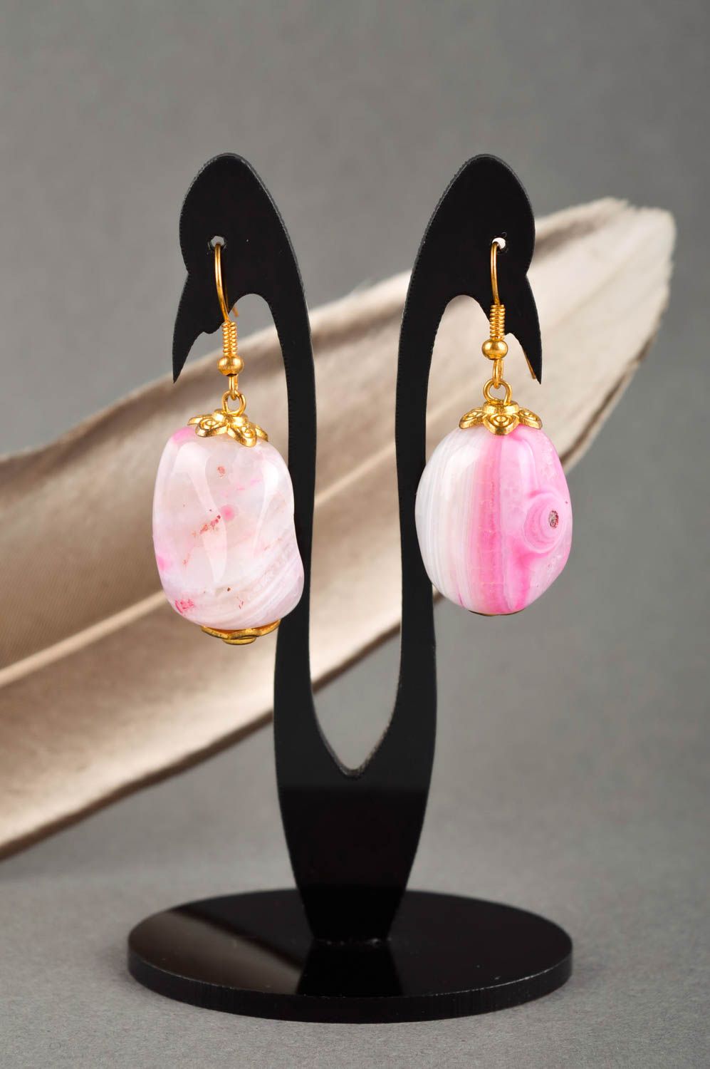 Boucles d'oreilles roses Bijou fait main en pierres naturelles Cadeau pour femme photo 1