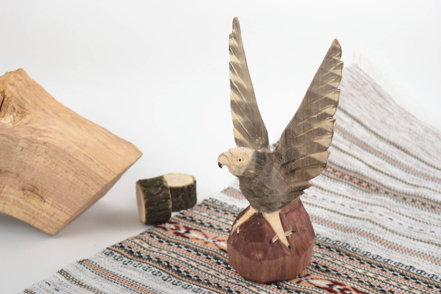 Handmade carved wooden figurine of eagle beautiful desktop decorative statuette photo 1
