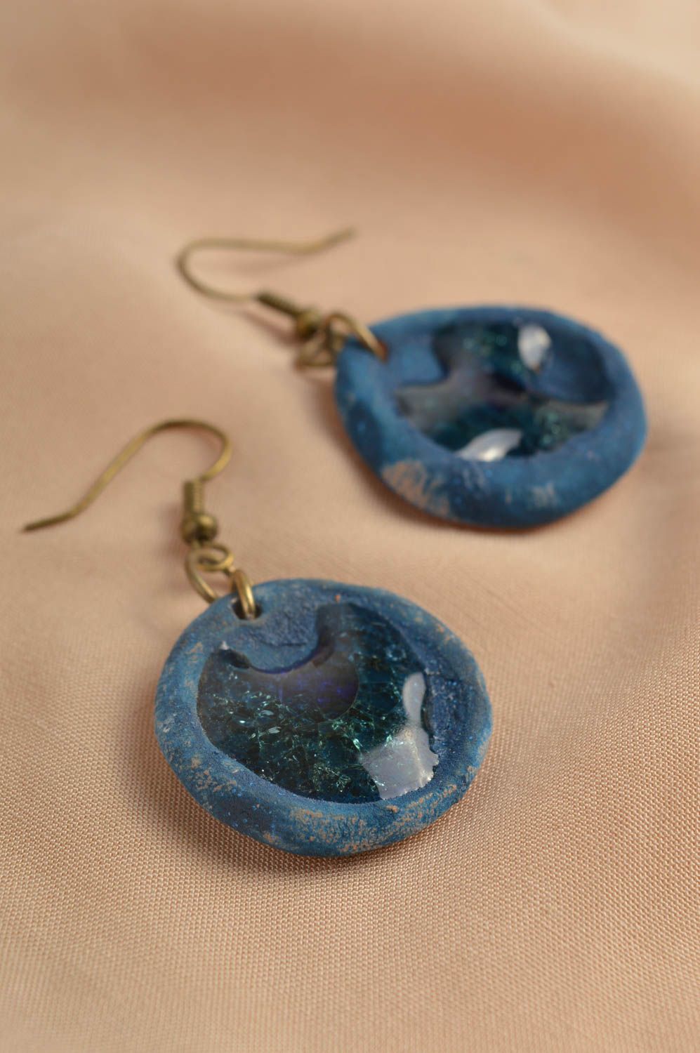 Boucles d'oreilles bleues Bijou fait main rondes en céramique Accessoire femme photo 1