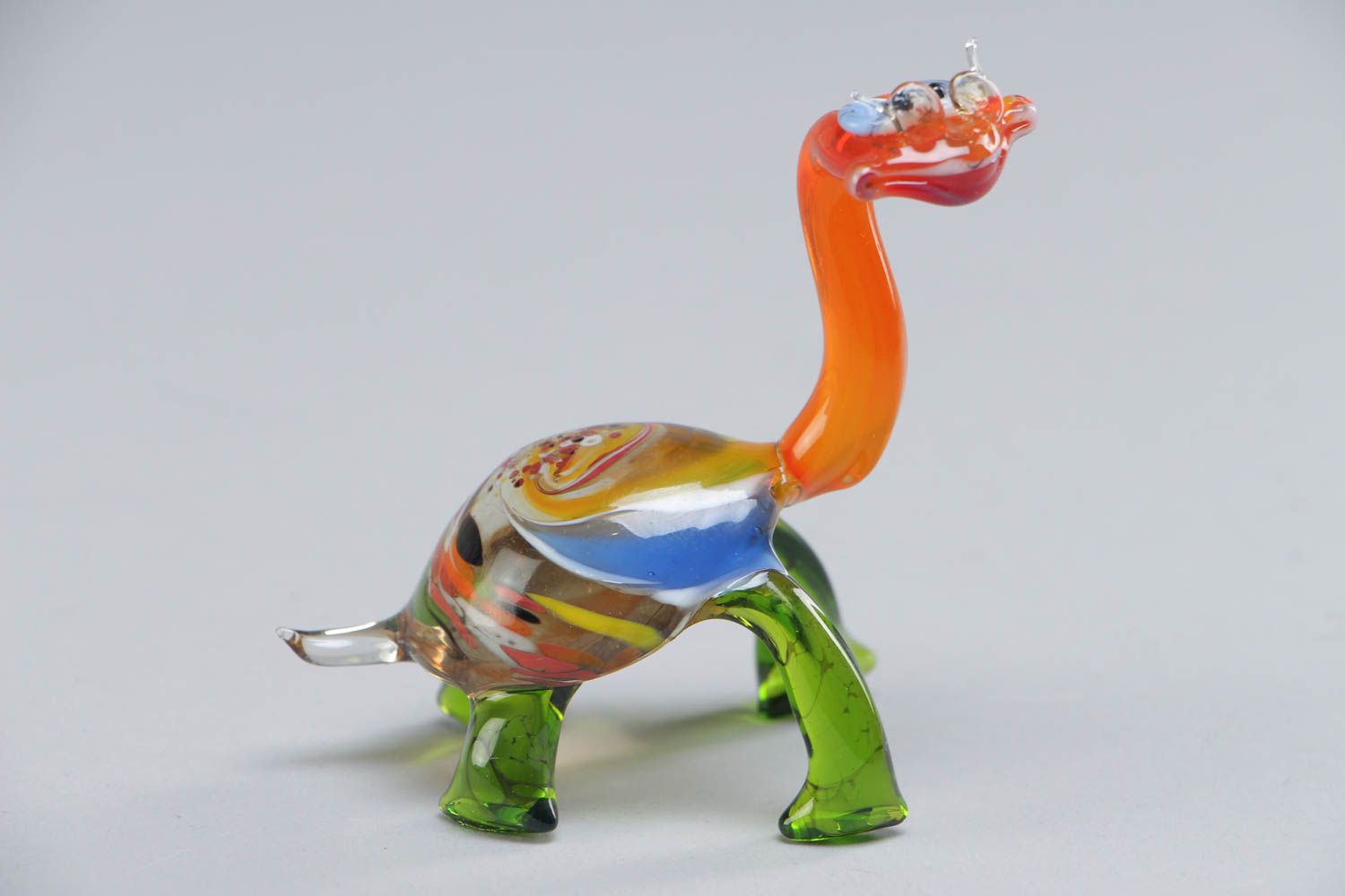 Фигурка из стекла ручной работы в виде разноцветной черепахи  в технике лэмпворк фото 2