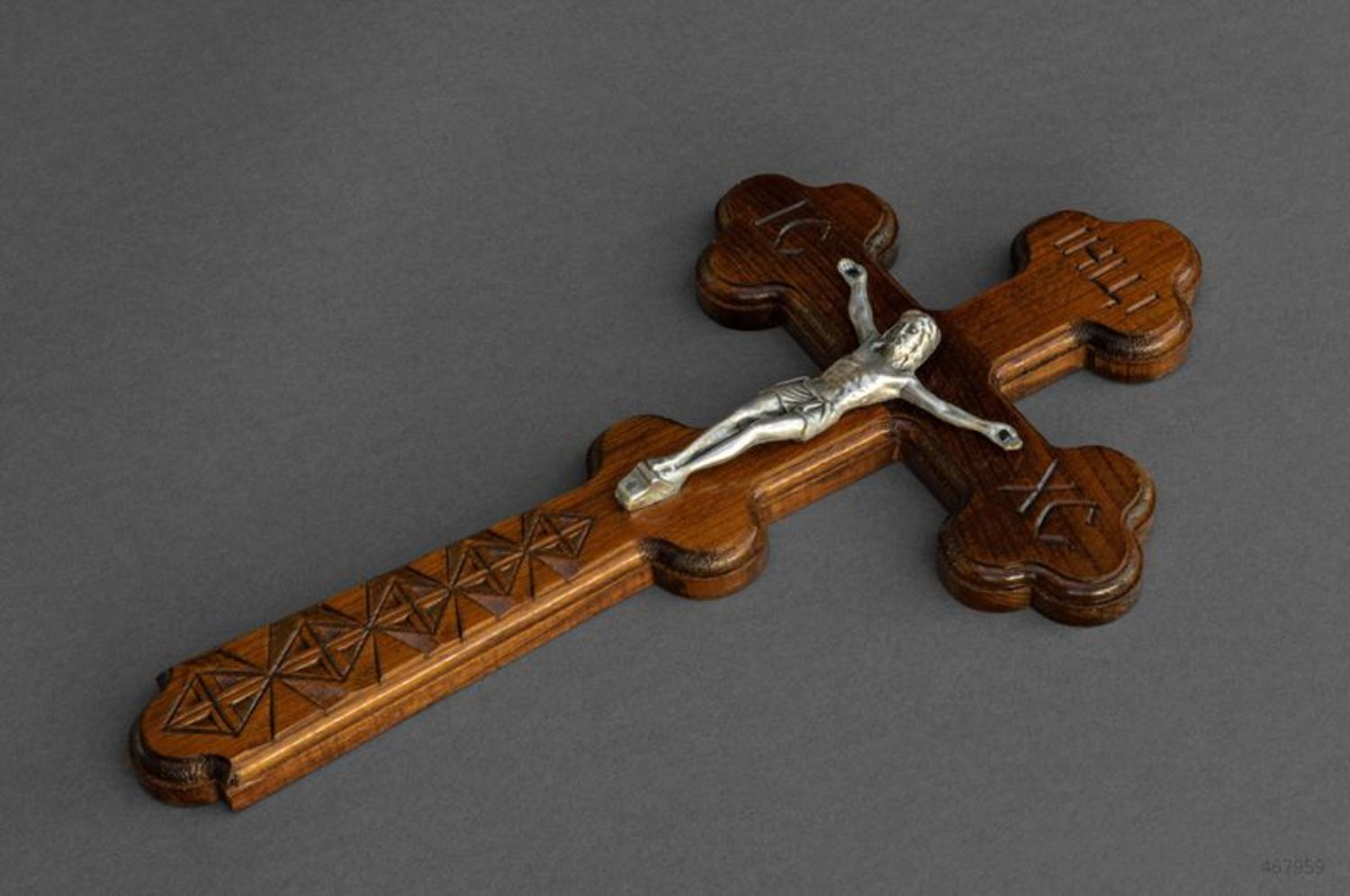 Деревянный настенный крест  фото 1