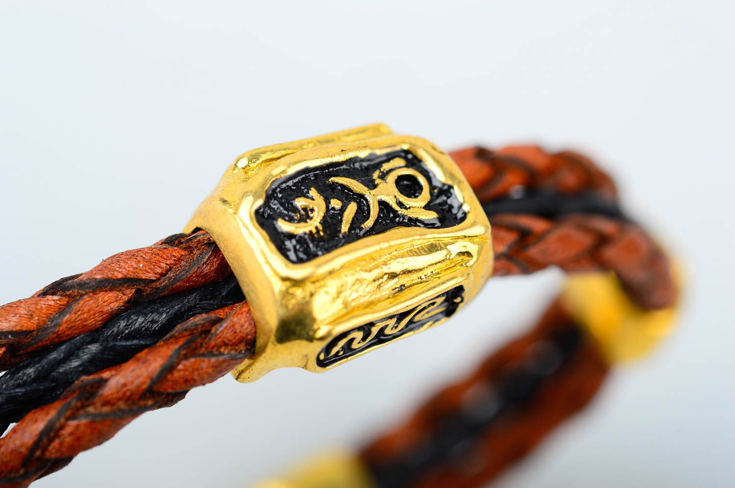 Кожаный браслет ручной работы плетеный браслет на руку украшение из кожи фото 4