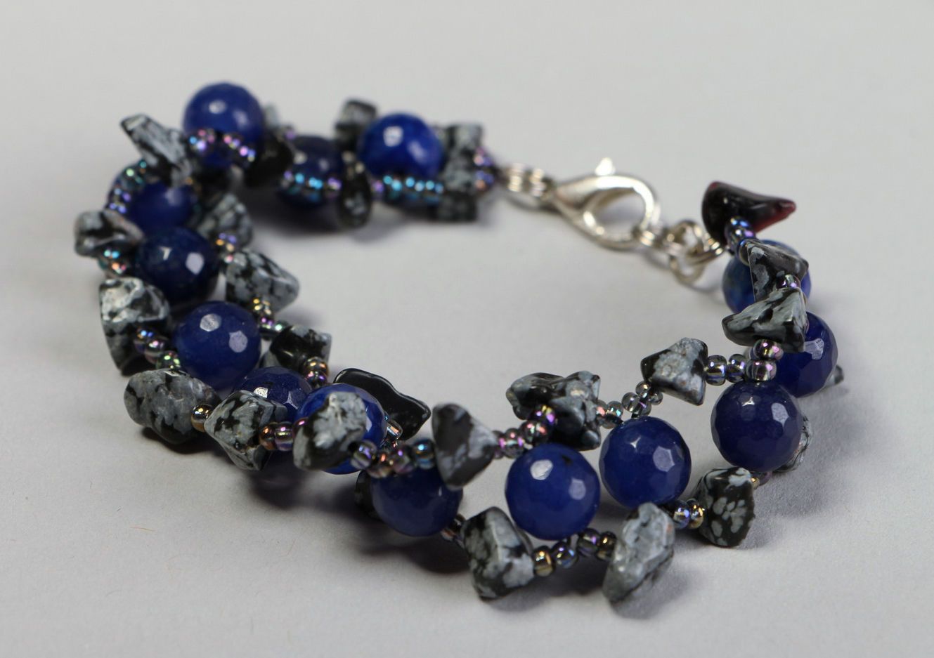Bracelet design réalisé en obsidienne et lapis-lazuli  photo 3