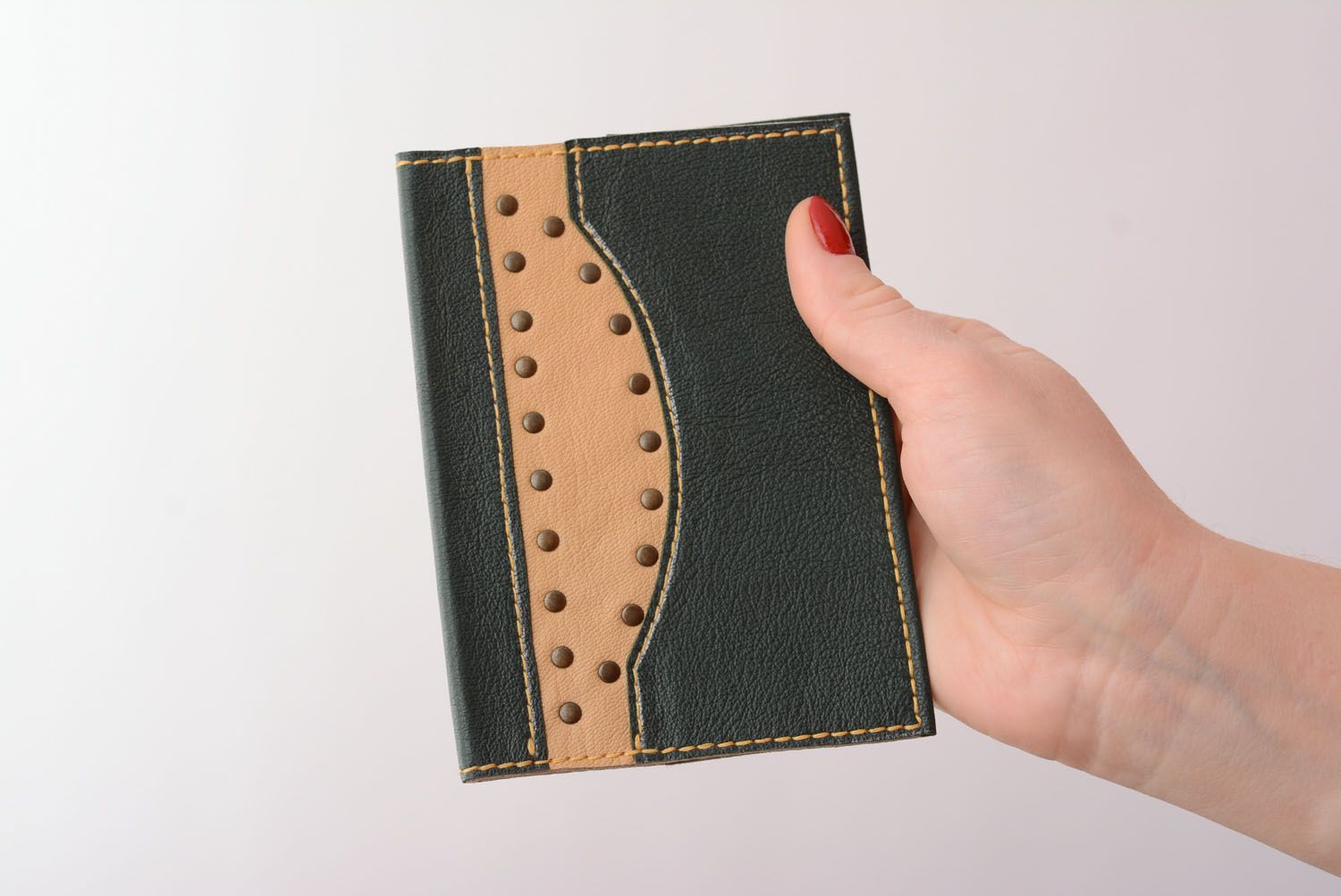 Capa para passaporte de couro feita à mão  foto 3
