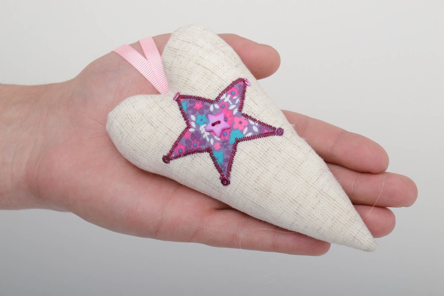 Suspension décorative coeur en tissus de lin et coton faite main avec étoile photo 5