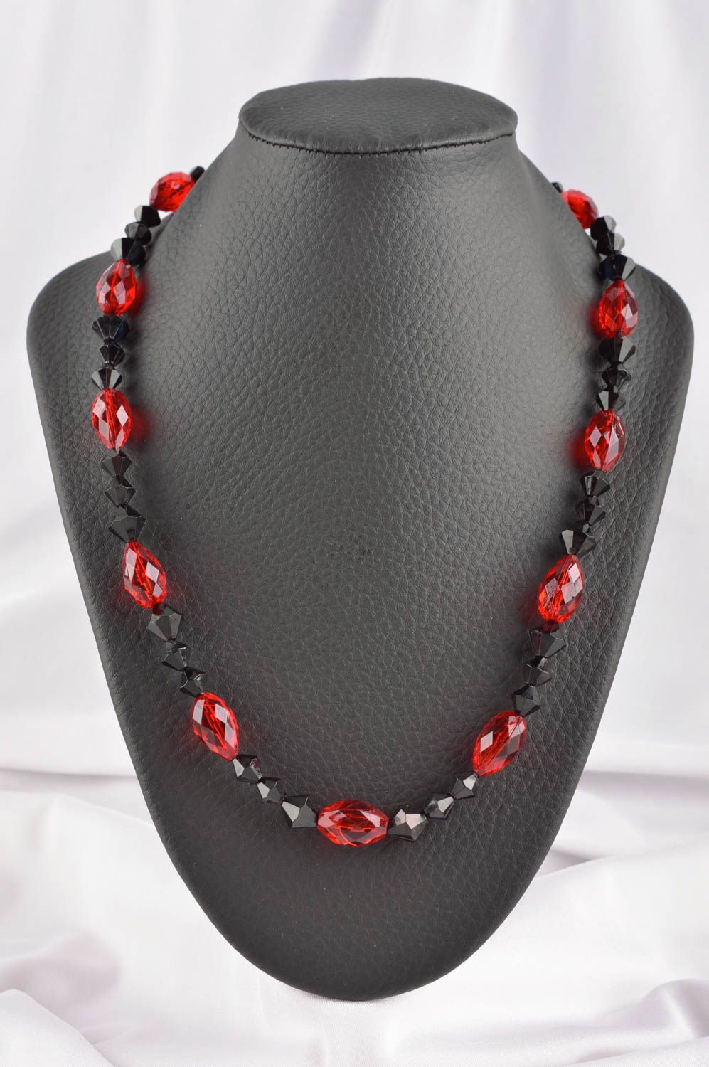 Modeschmuck Halskette handmade Collier Kette in Schwarz und Rot Designer Schmuck foto 1