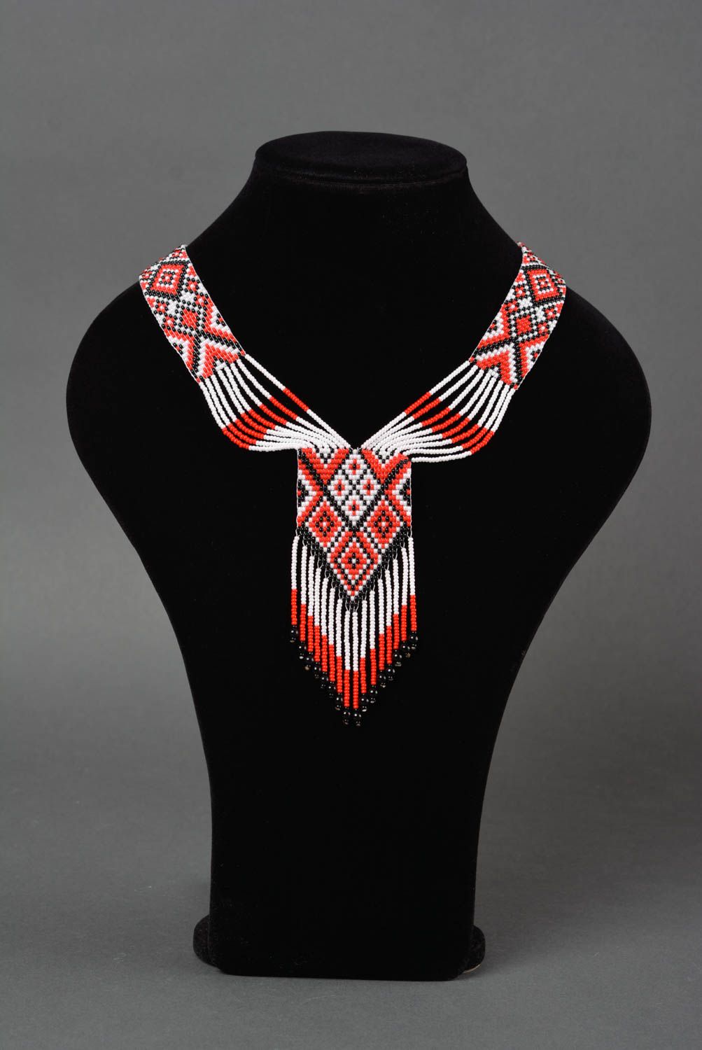 Joli collier en perles de rocaille rouge blanc noir fait main bijou ethnique photo 1